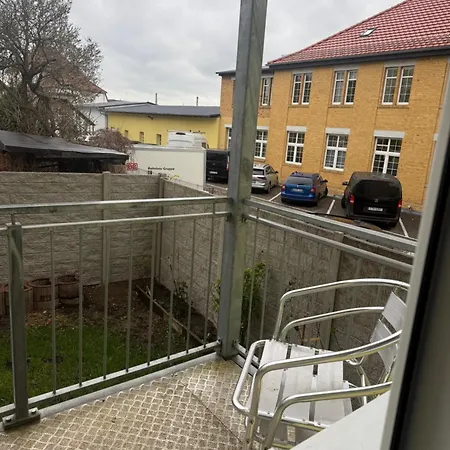Unter Den Daechern Von Halle